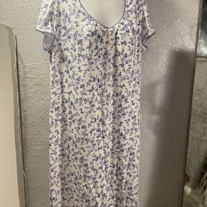 Miss Elaine Blue and White Floral Chemise